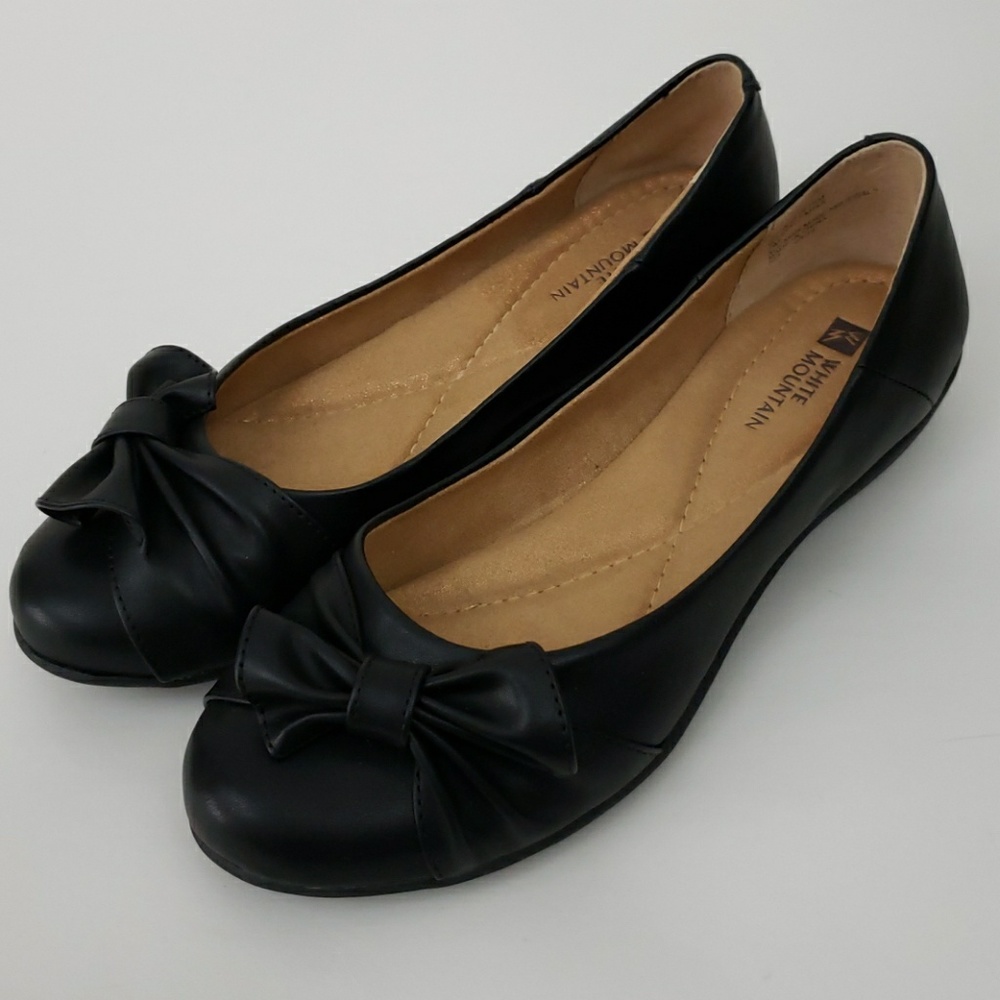 White Mountain 7 Black Ballet Flats Bow Toe Shoes